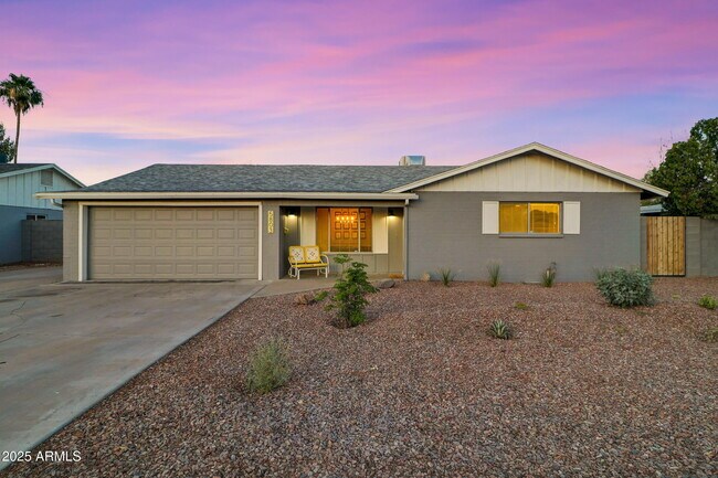 Building Photo - 5803 S Kenwood Ln