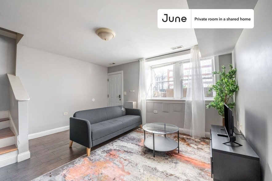 Building Photo - Room in Shared 3 bed/2 bath home in Near West Side