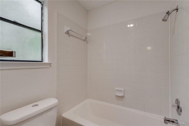 Building Photo - 11405 Walnut Ridge Dr