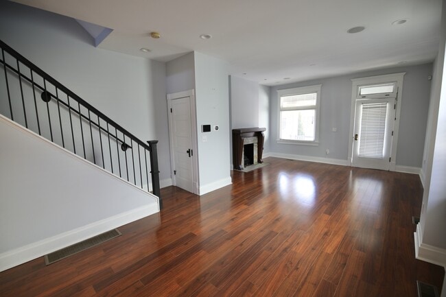 Building Photo - 310 E Beck St