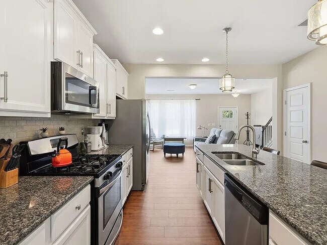 Building Photo - Lease OR Lease to Own