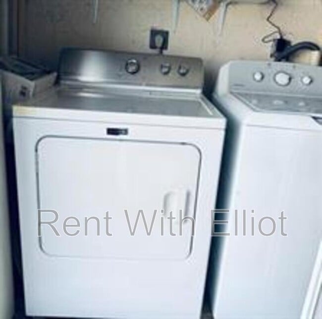 Building Photo - 655 SW 111th Way