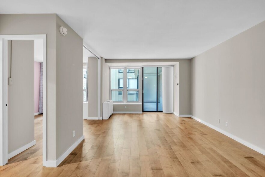 Building Photo - 224 W Rittenhouse Sq