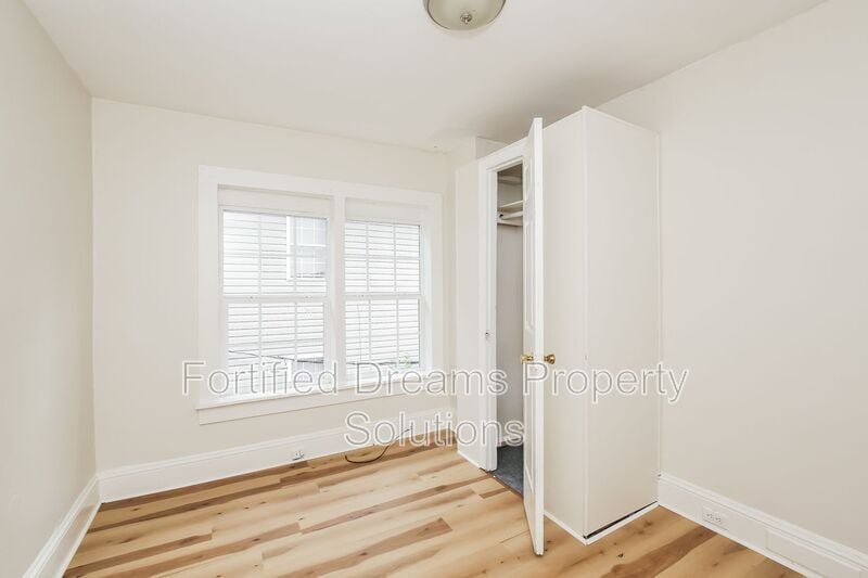 Building Photo - 2218 Greenway Ave NW