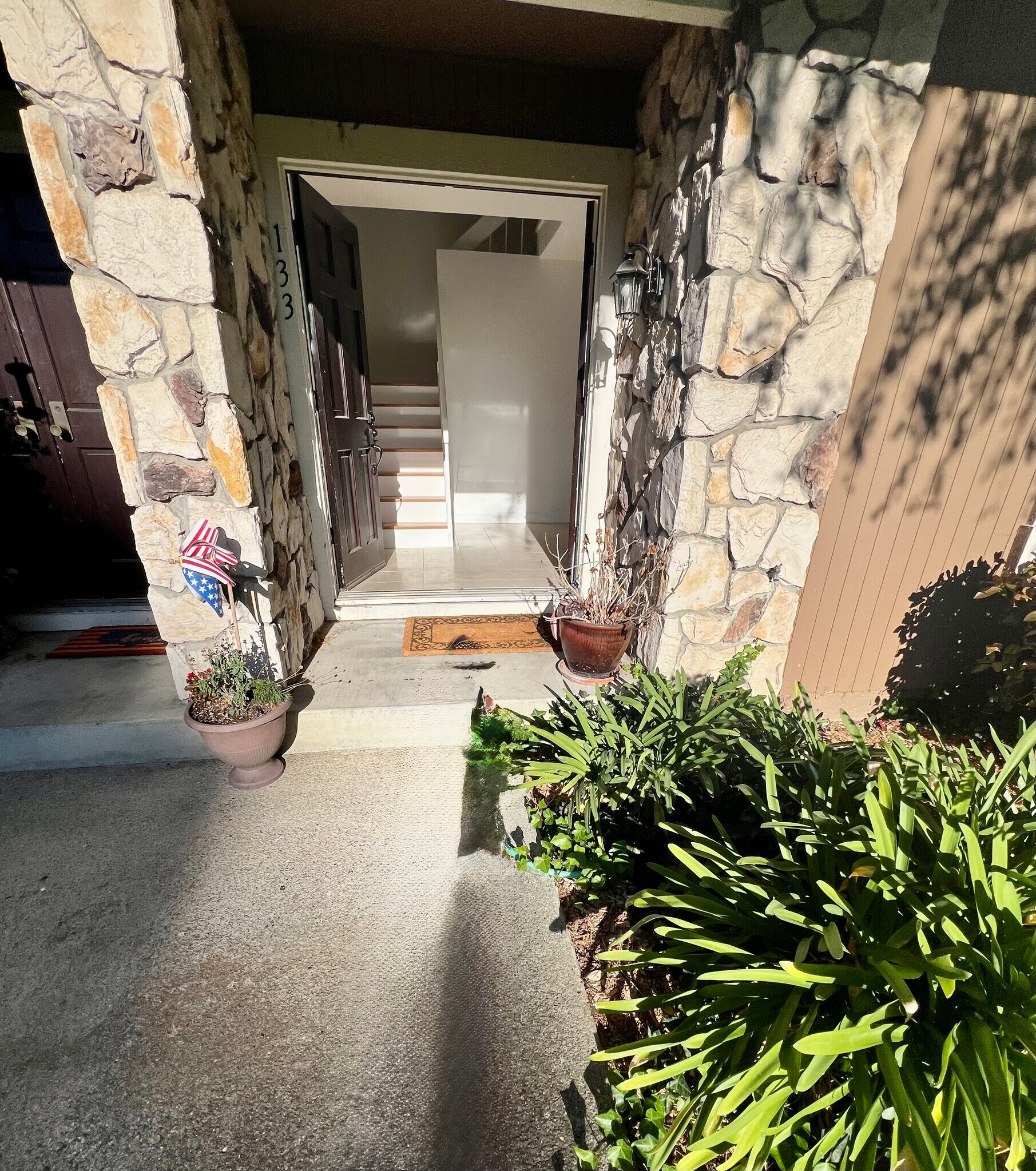 Building Photo - 133 Lawnview Cir