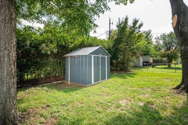 Building Photo - 7012 Greenlee St