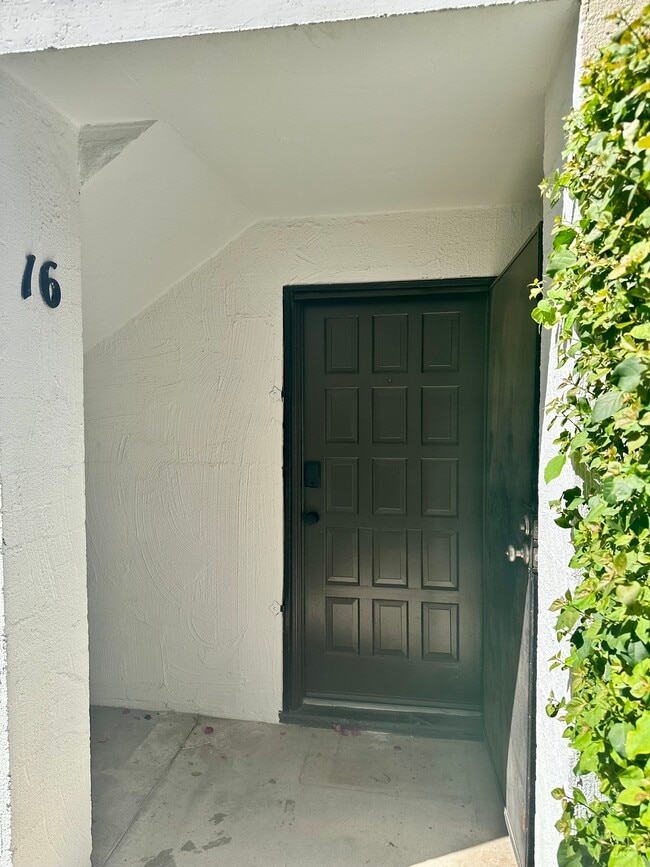 Building Photo - 3637 E Monterosa St