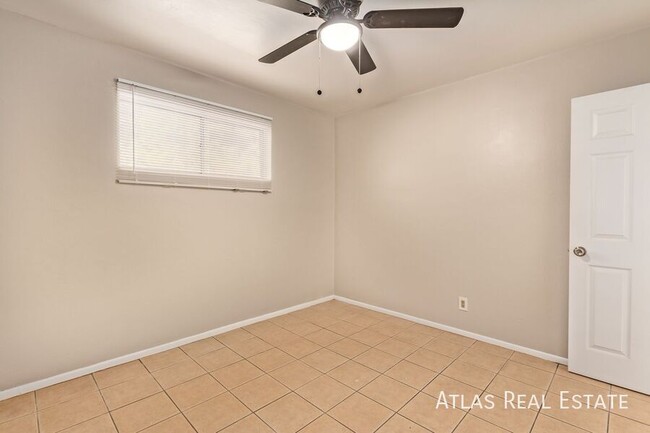 Building Photo - Recently Remodeled Garden Style 2 Bedroom