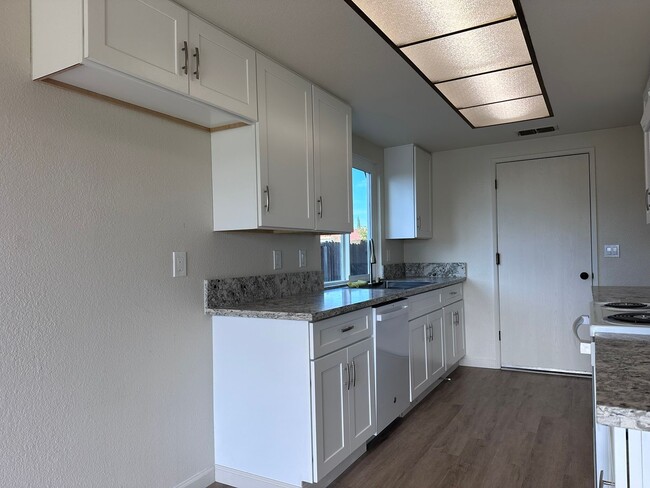 Building Photo - Excellent Florin Area 3bd/2bath home updat...