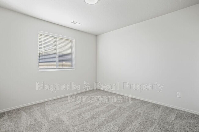 Building Photo - 17806 N Pegram Way