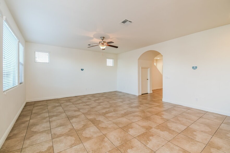 Building Photo - 1951 N 55th Pl