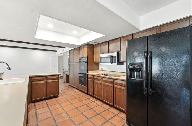 Building Photo - Inviting 3-bedroom, 2-bathroom home in the...