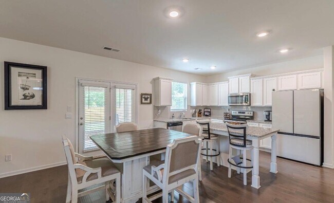 Building Photo - 367 Noblewood Dr