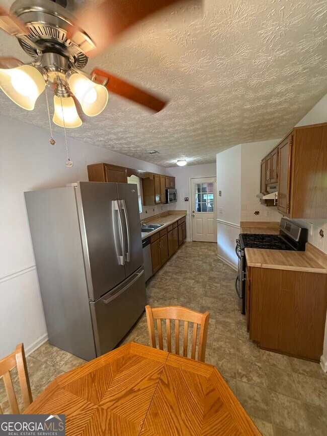 Building Photo - 3897 Saddlecreek Dr