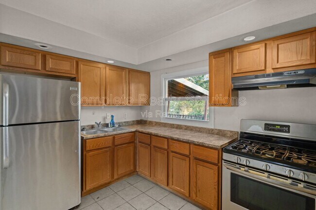 Building Photo - 1386 Fairmeadows Ln