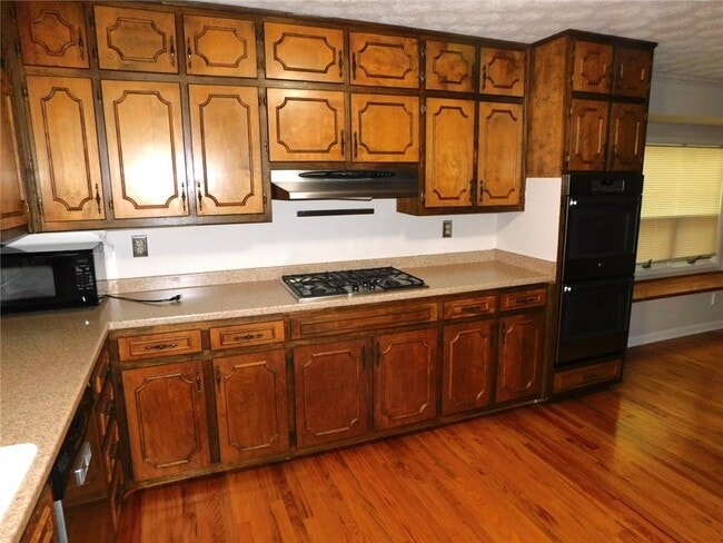 Building Photo - 626 Indian Hills Pkwy NE