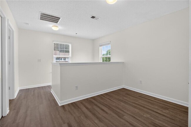 Building Photo - 275 Cottonwood Creek Cir