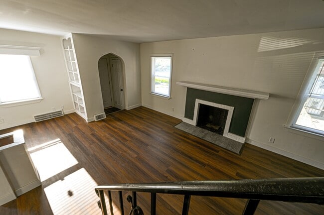 Building Photo - 15829 Minock St