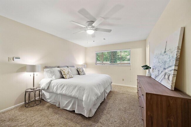 Building Photo - 9715 Lawngate Dr