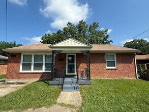 Building Photo - Cloverport Neighborhood! Dixie close to Wa...