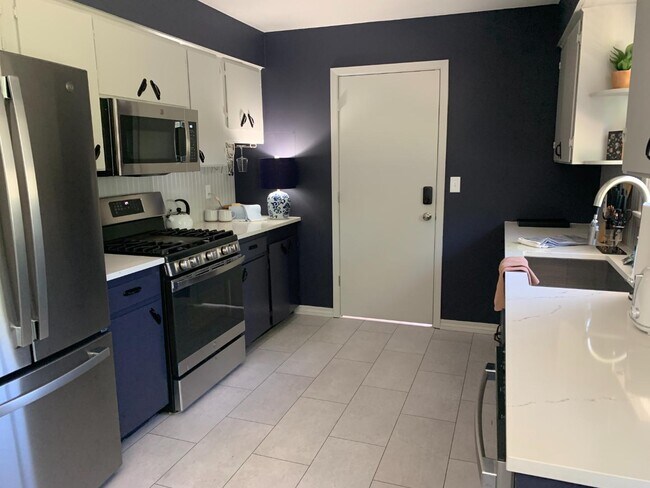 Building Photo - 2709 Highland Dr