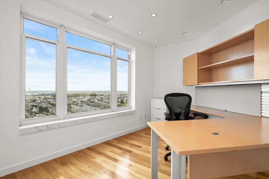 Building Photo - 100 Harborview Dr