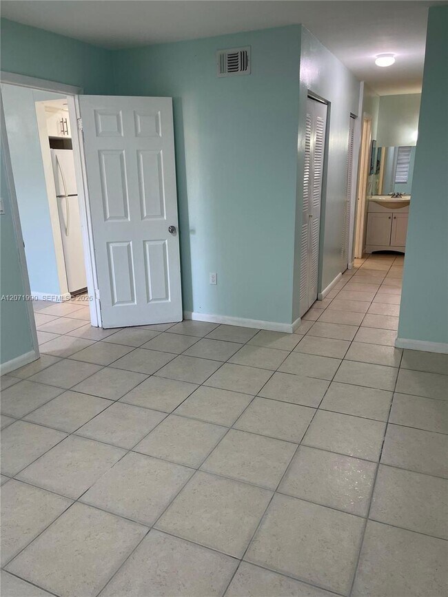 Building Photo - 6821 SW 129th Ave