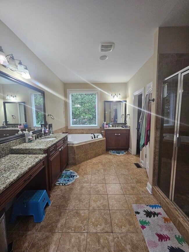 Building Photo - 1530 Bledsoe Ln