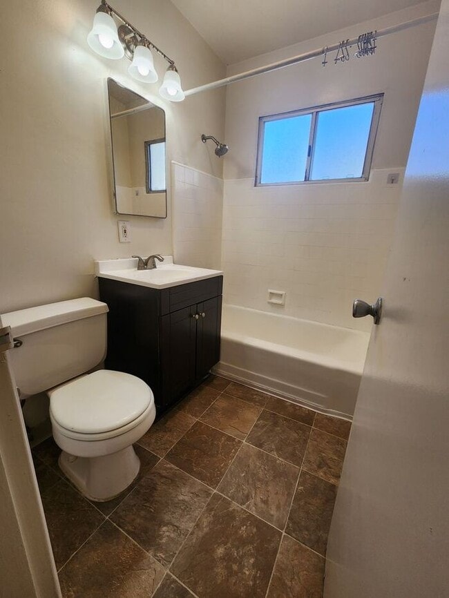 Building Photo - Spacious 2BR Duplex For Rent. Close to Sail Bay and only 6 Blocks to the Beach