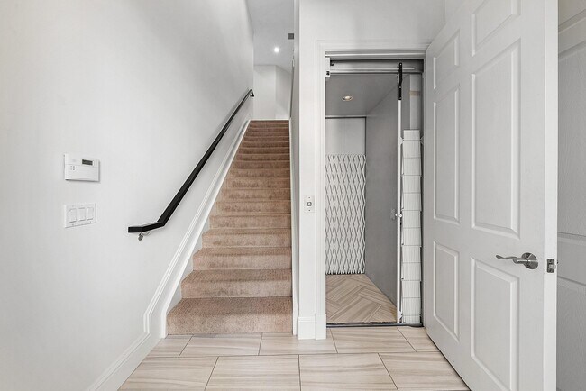 Building Photo - 114 Palm Point Cir