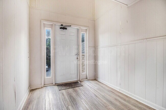 Building Photo - 2805 I-85