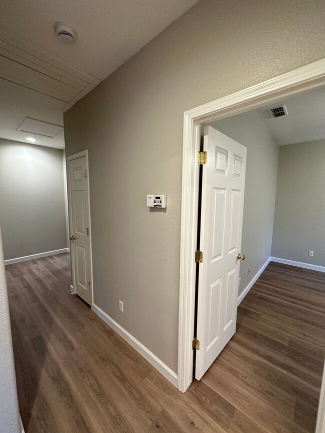 Building Photo - Gorgeous Open Single Story Floorplan  in t...