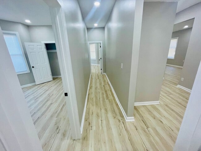 Building Photo - Open House 1:30-2:00 Sunday, August 3