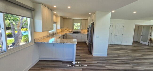 Building Photo - large custom home with peek a boo ocean views