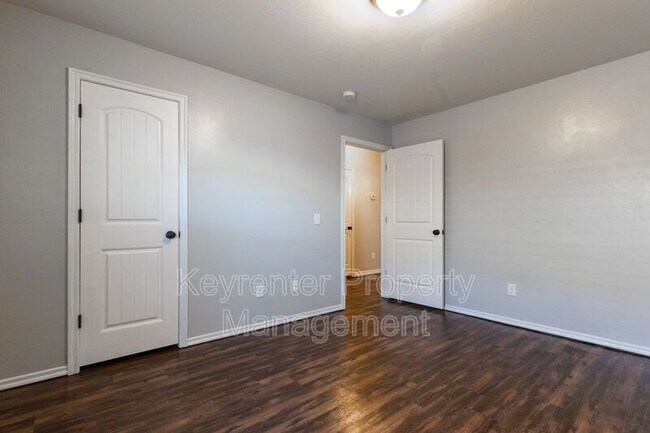 Building Photo - 8037 Waters Edge Way