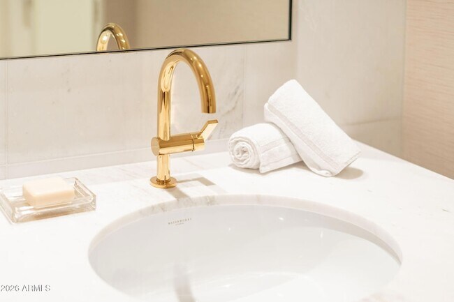 Building Photo - 6587 N Palmeraie Blvd