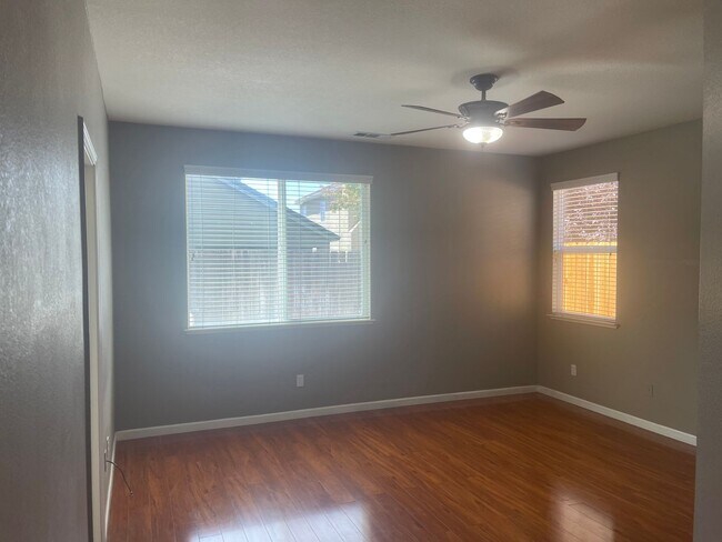 Building Photo - Ideal 4br/2ba single story with chefs kitchen