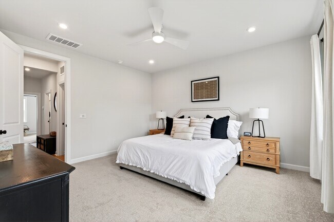 Building Photo - 4730 Cypress Tree Ln