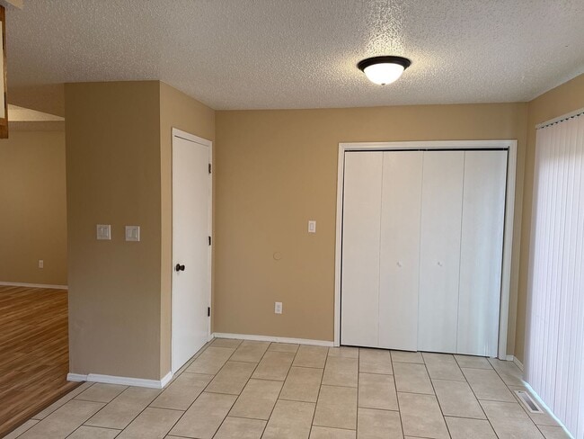 Building Photo - 2 Bedroom 2 Bathroom Duplex for $895 in So...