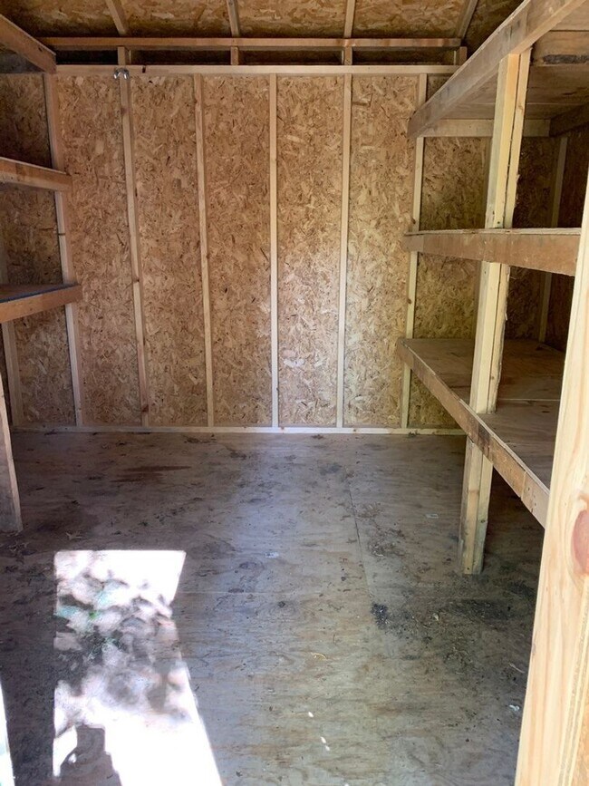 Building Photo - Spacious Home 3 Bedroom w/Fin basement for...