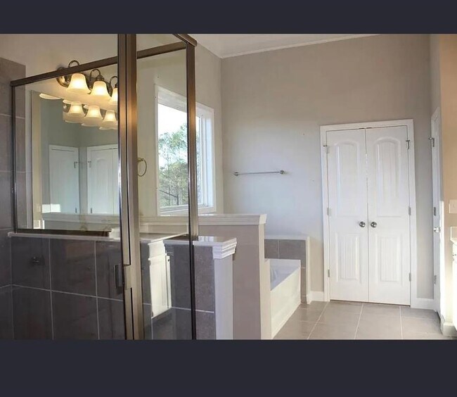 Building Photo - 428 Silver Brook Dr