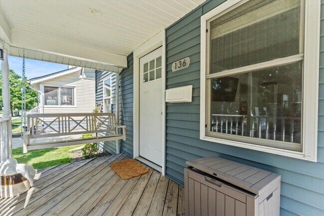 Building Photo - 136 W Mapledale Ave