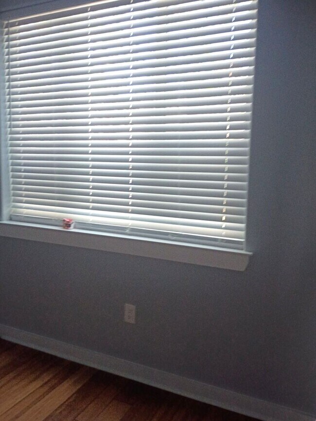 Building Photo - Stunning 4-Bedroom Townhome in Grays Ferry! Available NOW!