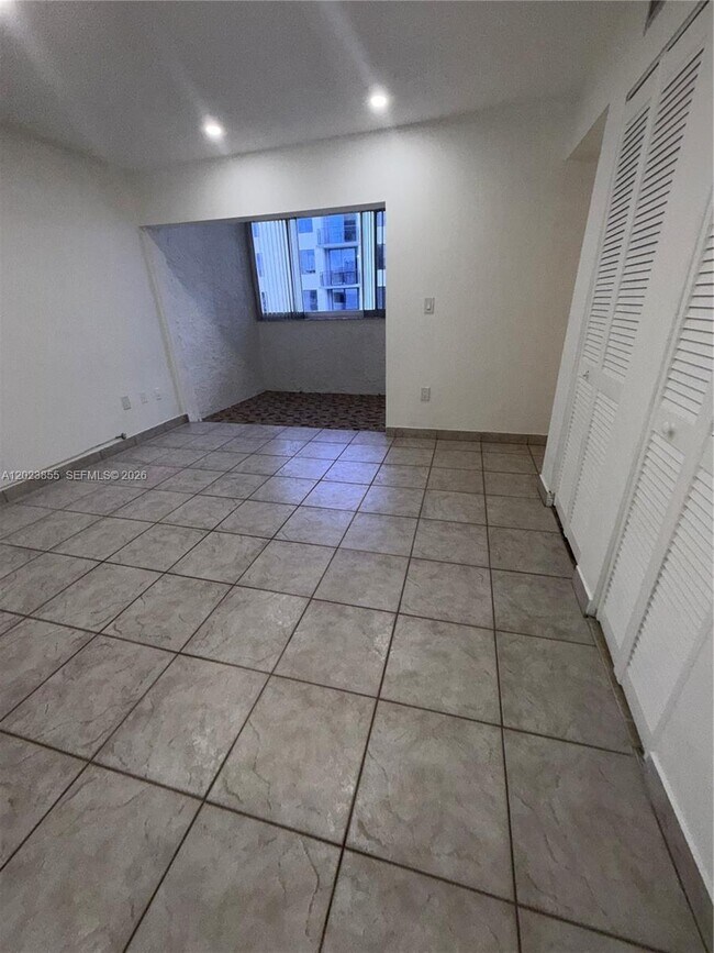 Building Photo - 750 NW 43rd Ave