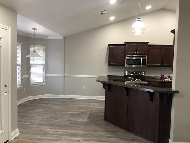 Building Photo - 113 Strike Eagle Dr