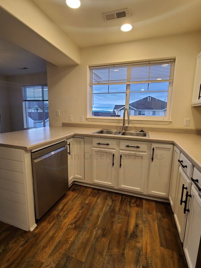 Building Photo - 1098 Longbow Ln