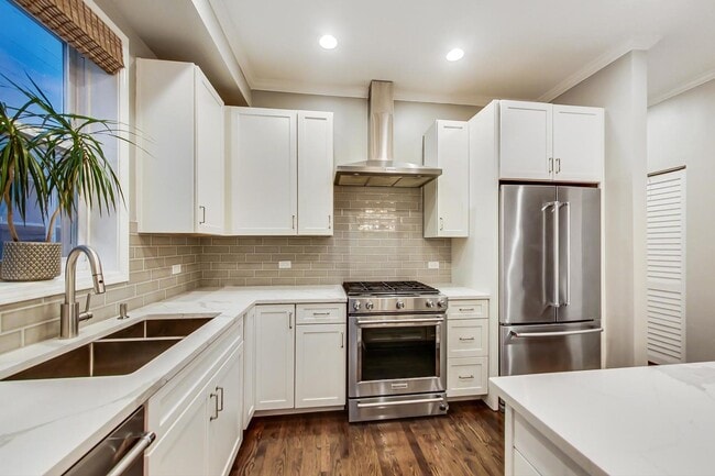 Building Photo - 1328 W Belmont Ave