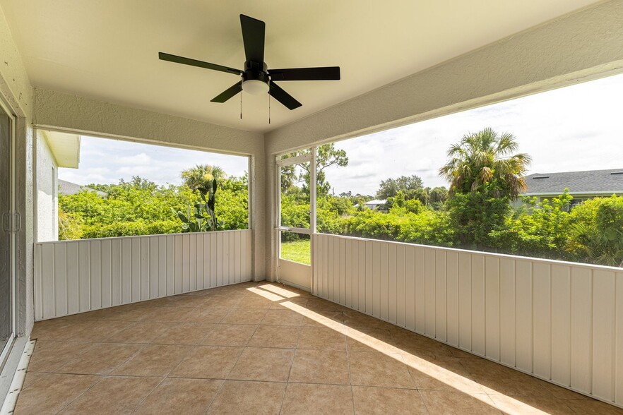 Building Photo - 3/2 Single Family home freshly painted interior and exterior