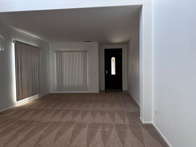 Building Photo - Situated In a Quiet Community Of Santa Cla...