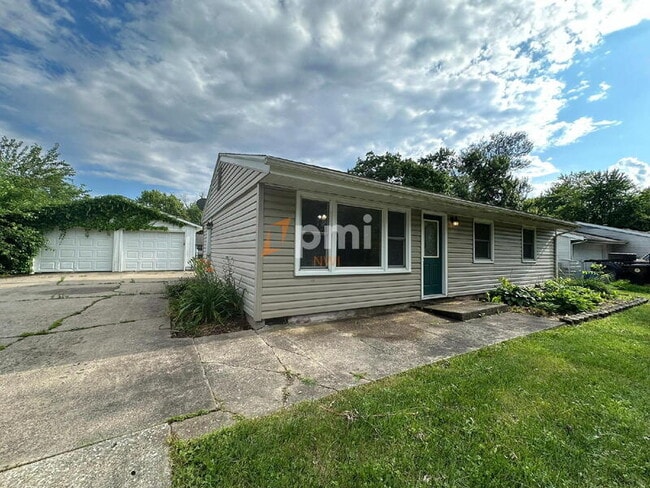Primary Photo - 380 Lahonda Dr